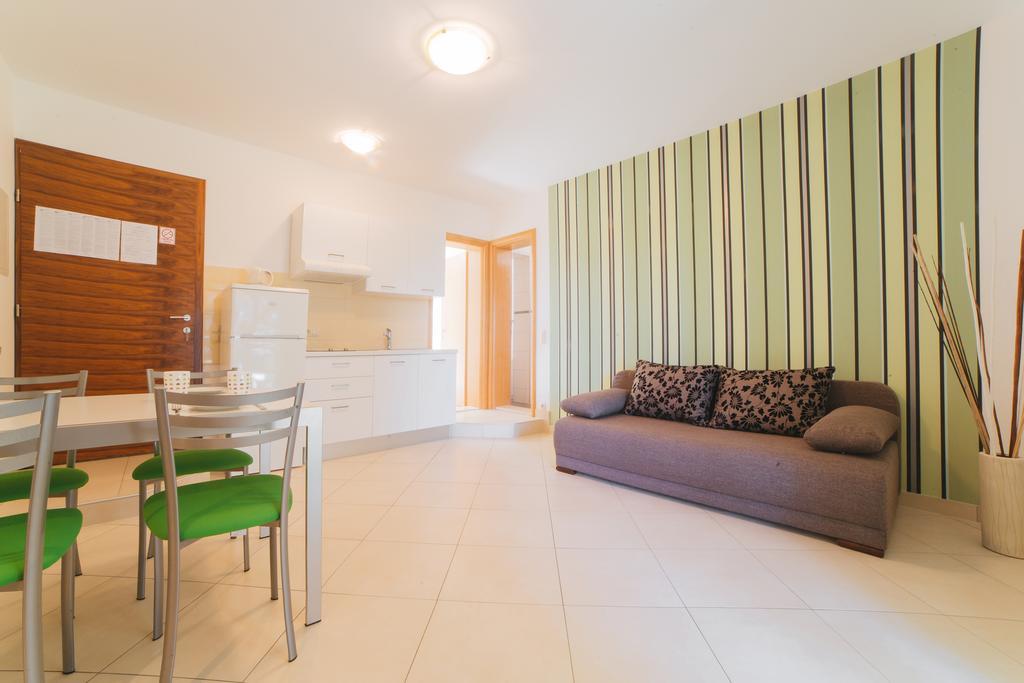 Apartments Sea View โอมิช ภายนอก รูปภาพ